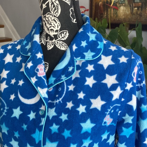 Hello Kitty pajamas - Picture 3 of 10